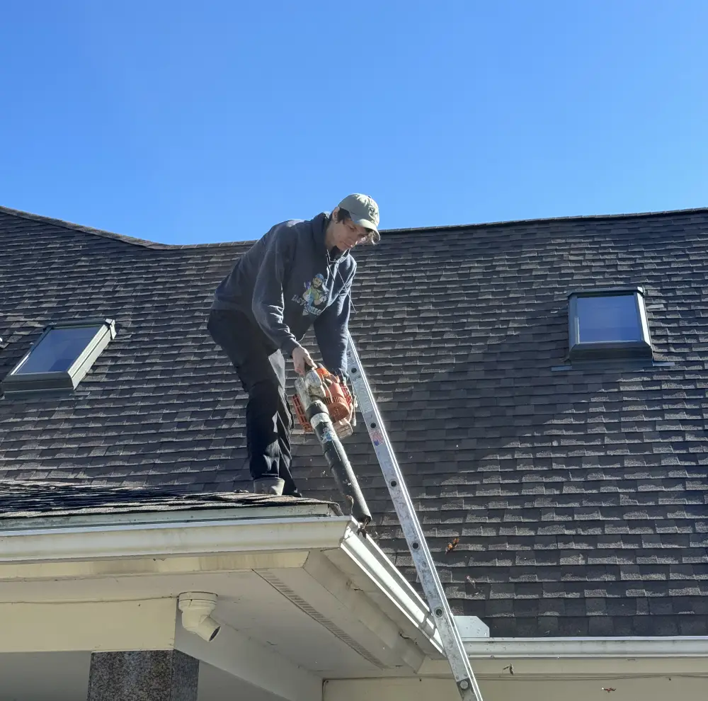 Gutter Cleaning Oakland County MI